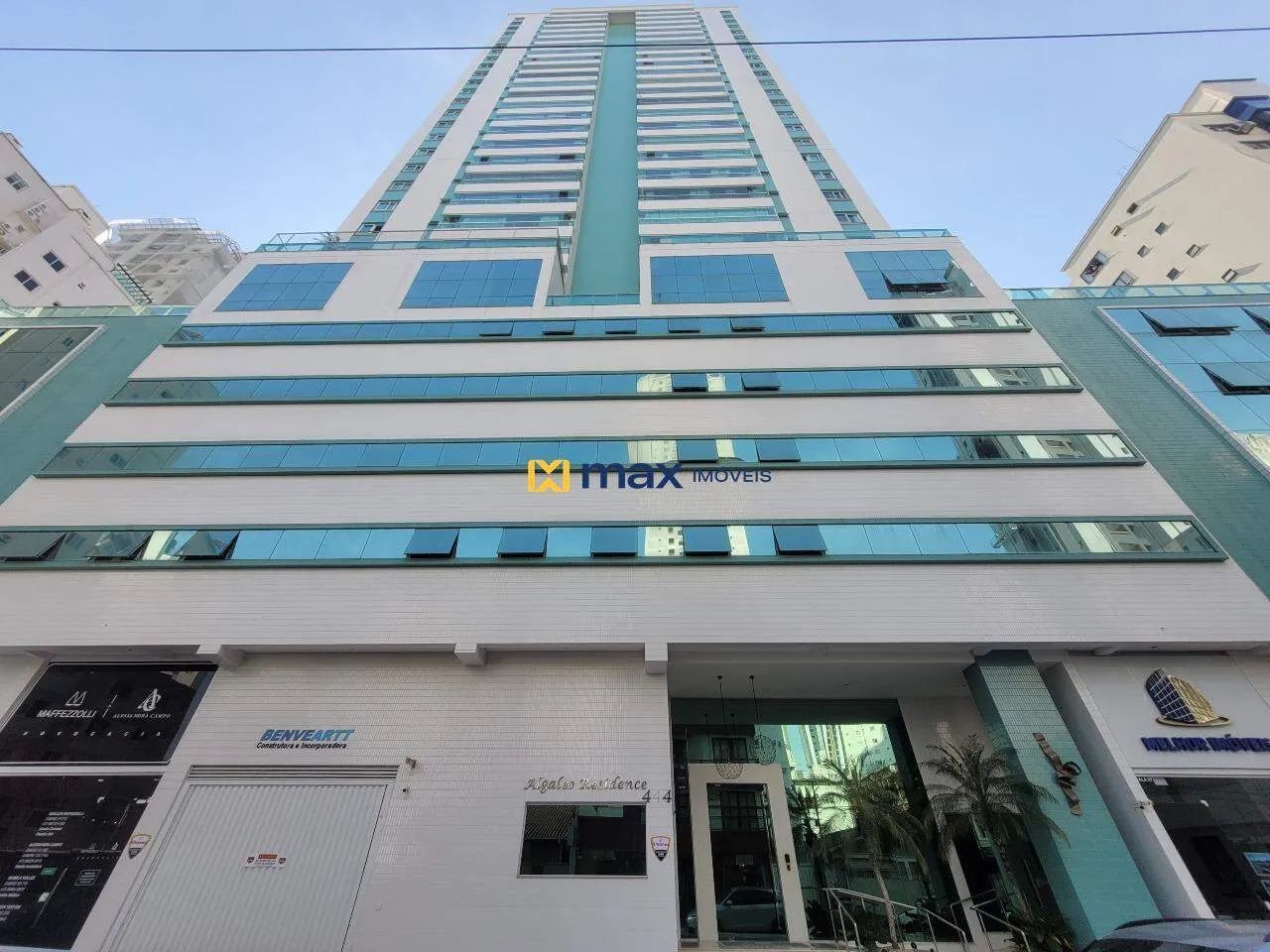 Apartamento Alto Padrão com Vista Mar  3 Suítes e 3 Vagas  Centro de Balneário Camboriú