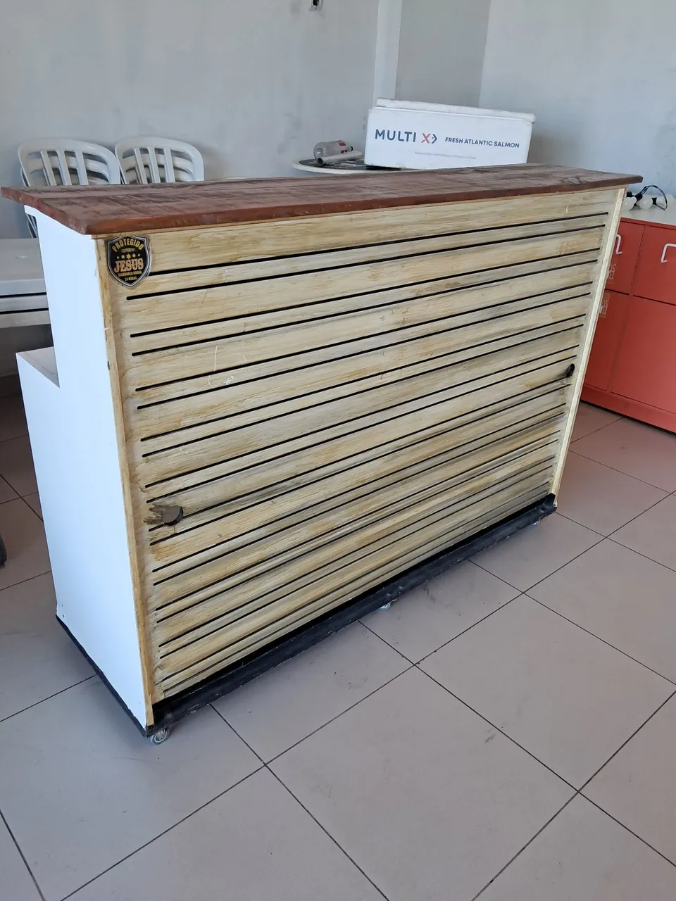Balcão de atendimento/gaveta e rodinhas