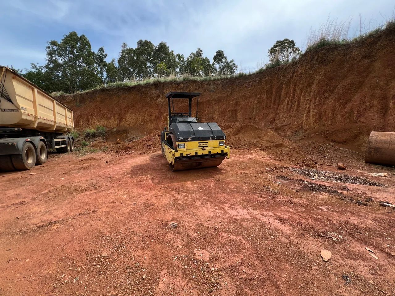Motoniveladora Rolo Liso Rolo de Pneus Distribuidor de Agregados  - Foto 3