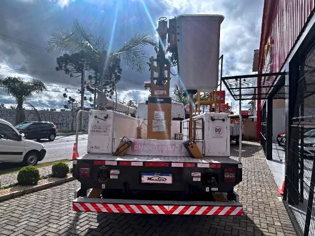 Accelo 815 da Mercedes com cesto aéreo de 13,5m de alcance - Foto 5