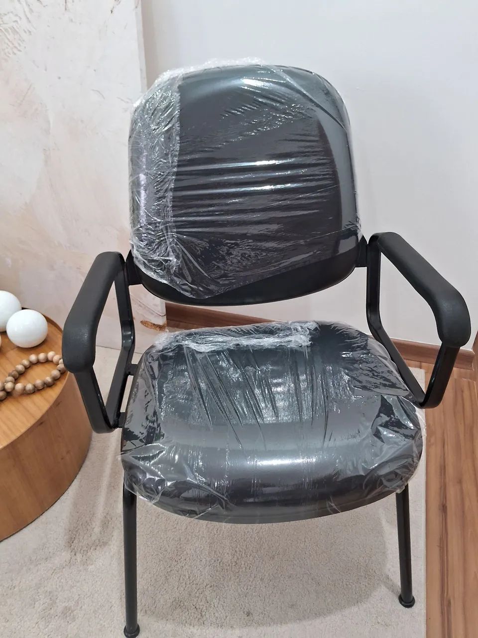 Cadeira de Escritório - **NOVA, PRATICAMENTE SEM USO - Foto 6