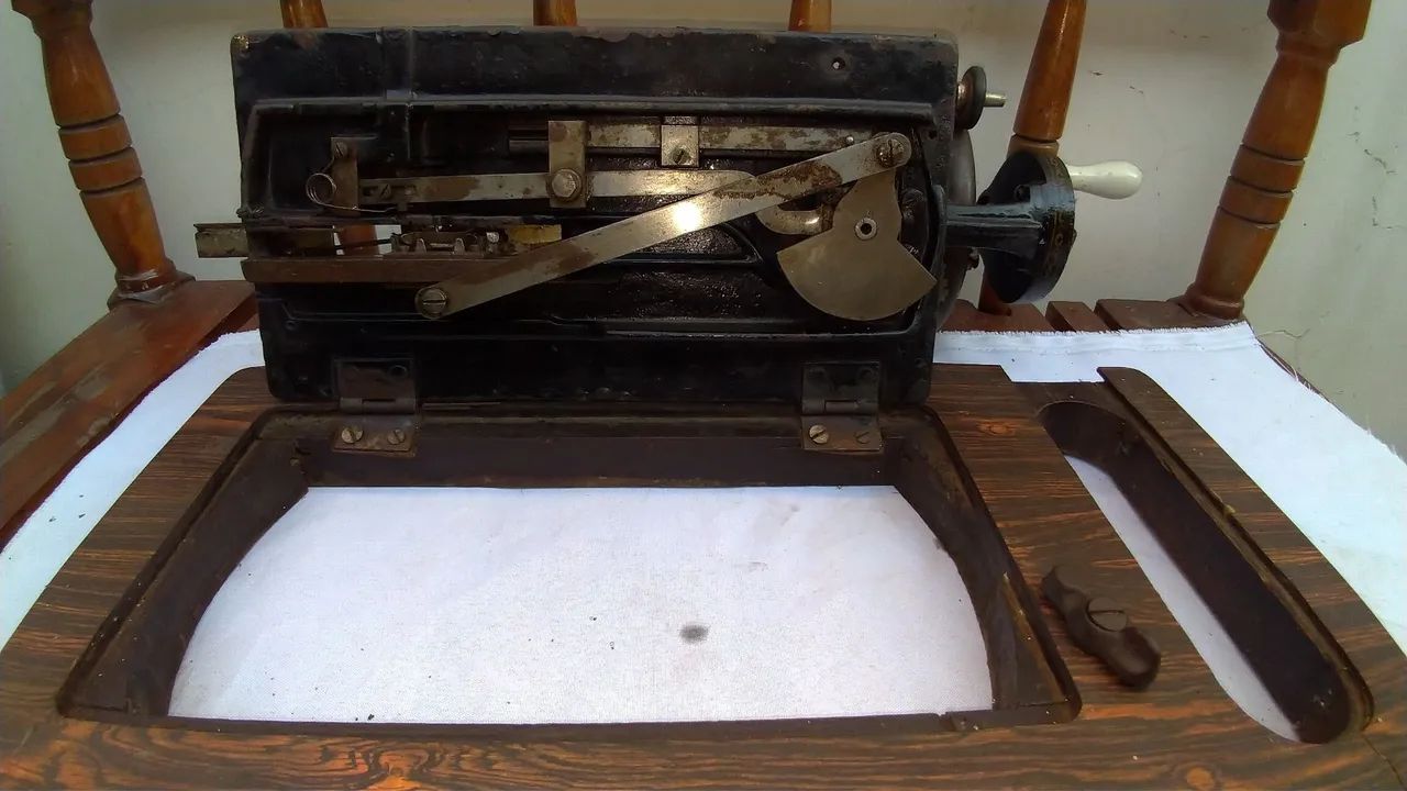Máquina de costura Kaiser Antiga - Decoração Vintage - Foto 5