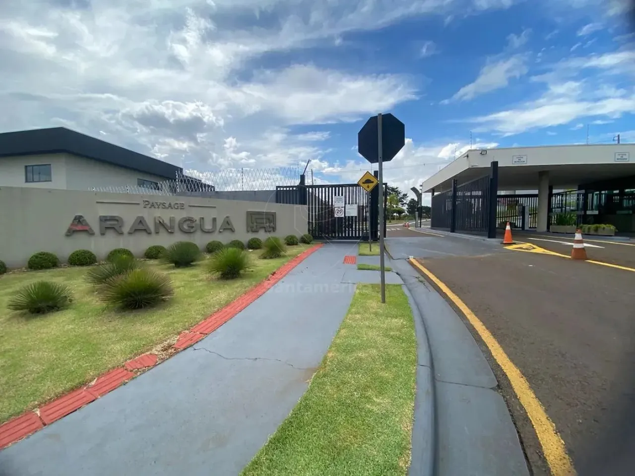 Terreno à venda no Condomínio Aranguá no Parque Tauá em Londrina