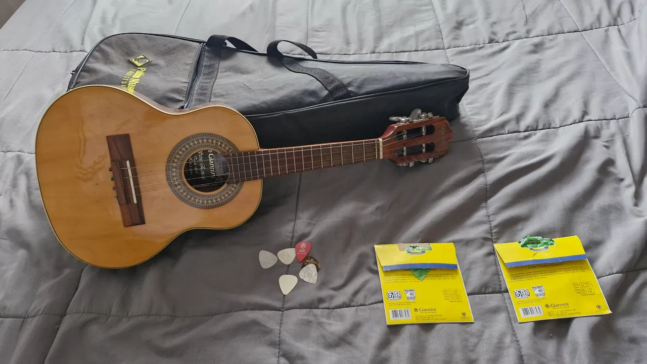 Cavaquinho Giannini com Acessórios