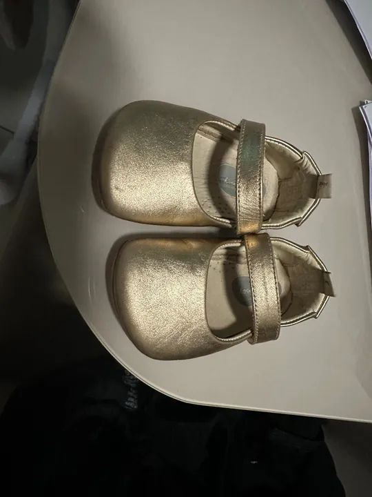 Sapatilha tip toey tamanho 18 dourada