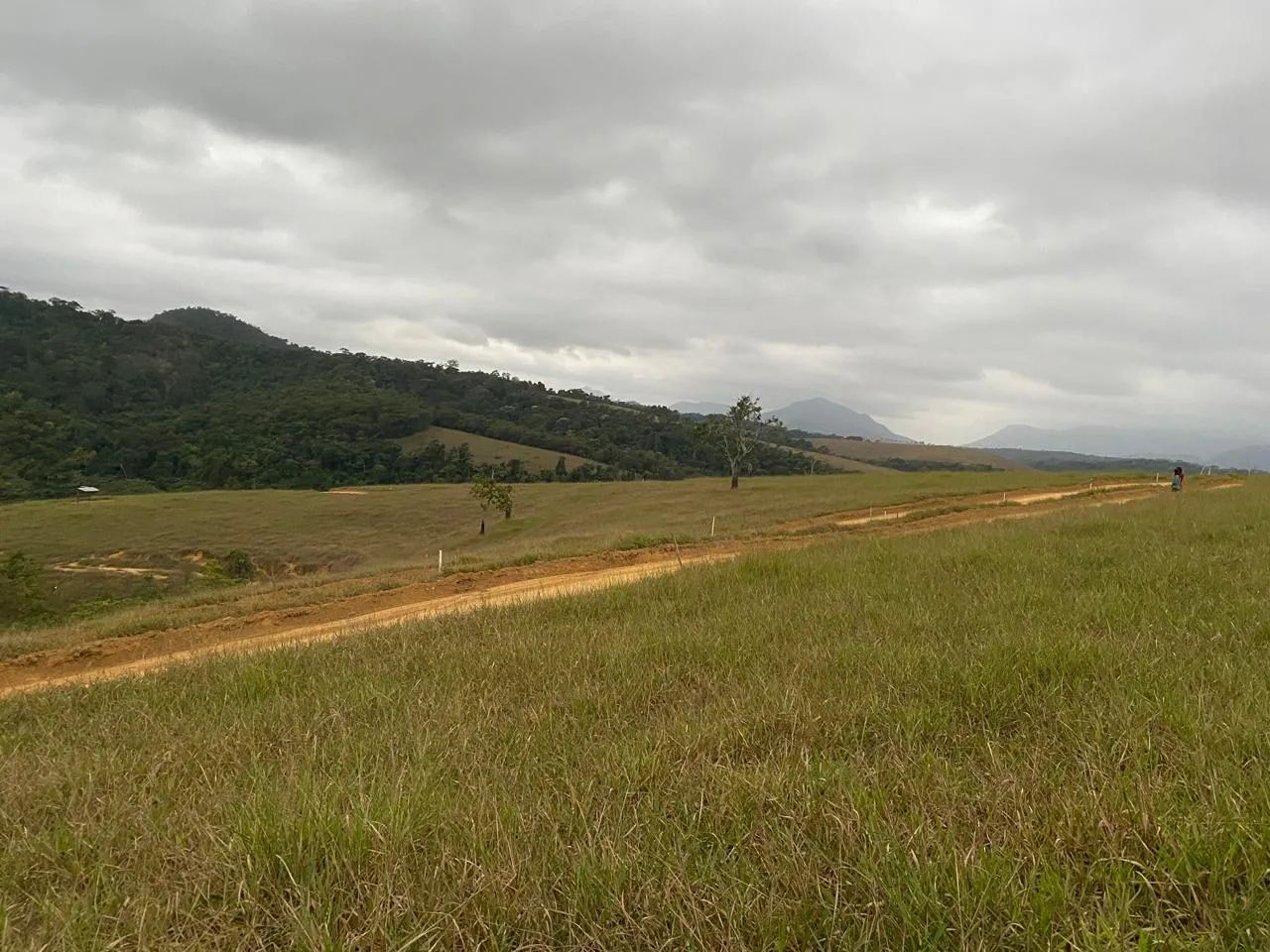 Lindo LOTE  para venda com 1282m2 em no Condomínio Fechado Faz Barão do Império - Foto 2