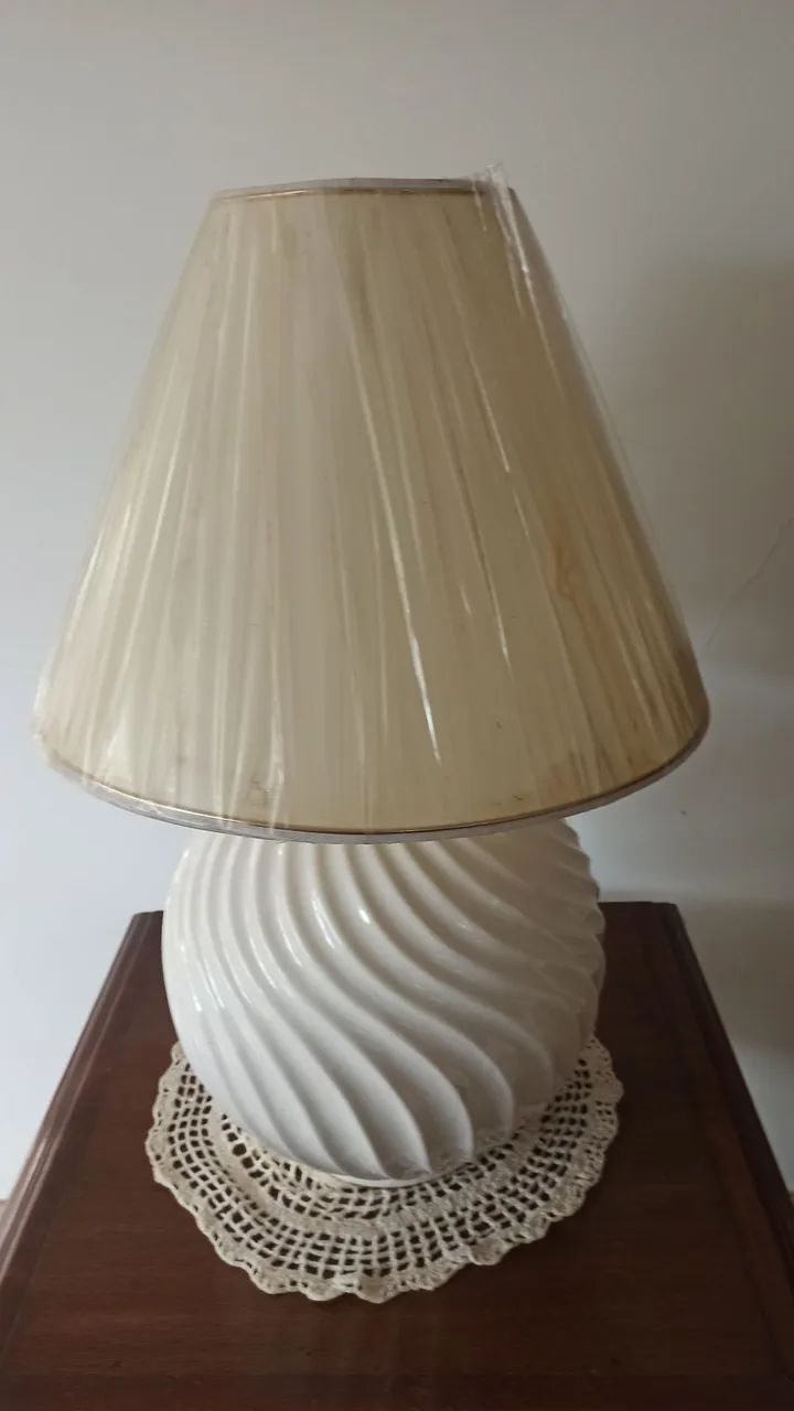 Abajur Clássico Decorativo com Cúpula - Foto 2