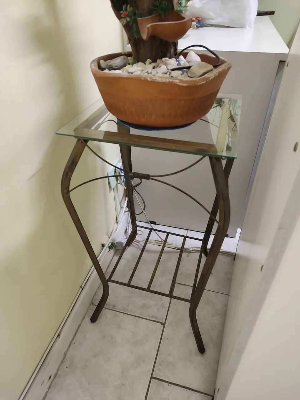 Mesa de apoio em ferro com tampo de vidro - Foto 2