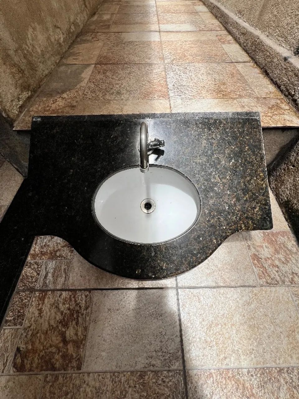 Pia em granito para banheiro64842098556035122