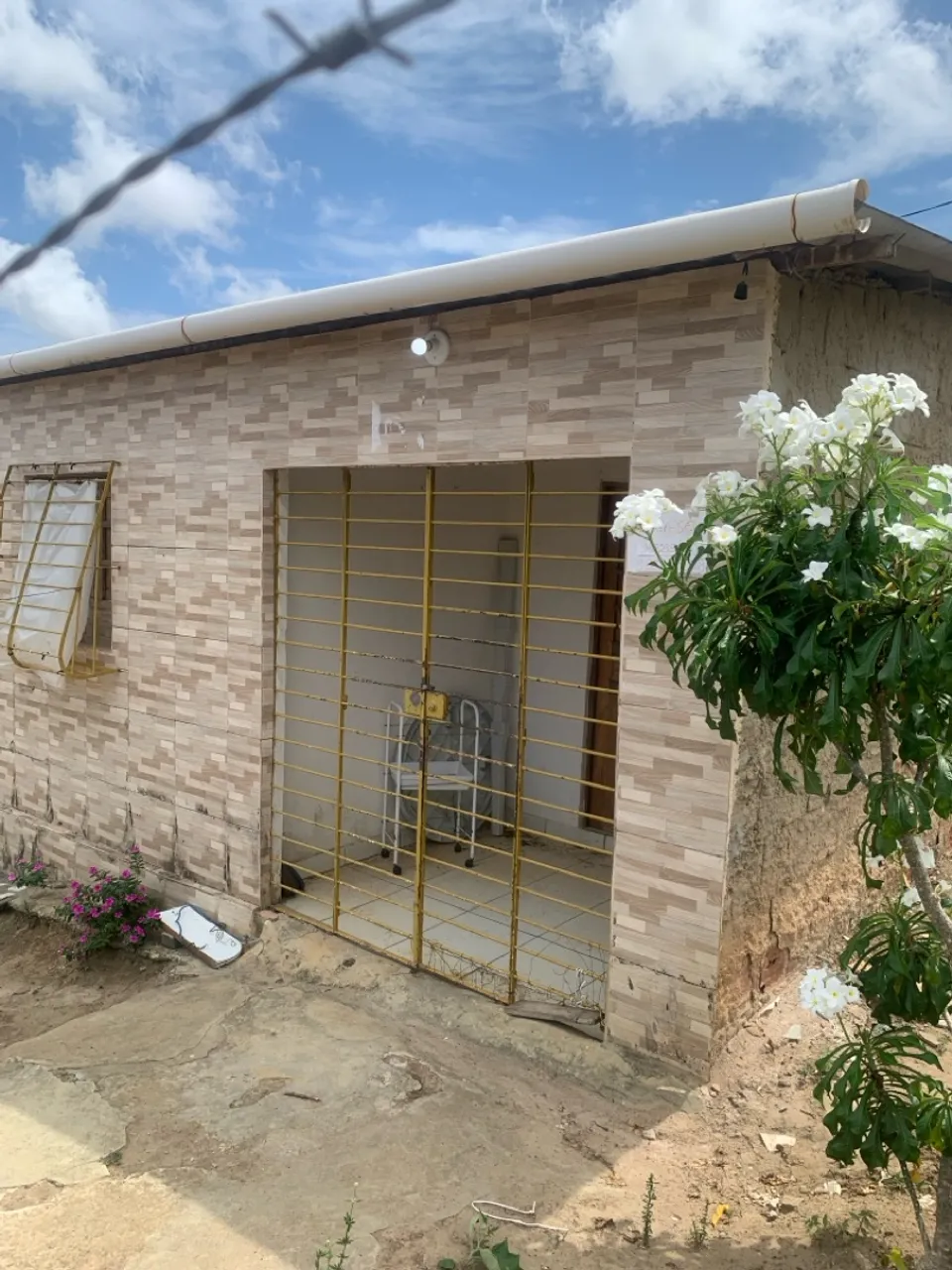 Vendo uma casa na rua da feira nova em Abreu e Lima.