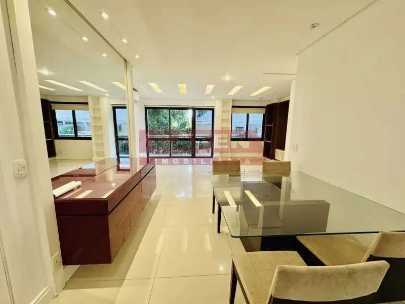 Excelente apartamento Alto Leblon ( inicio da rua) - 2 quartos com vaga - Foto 2