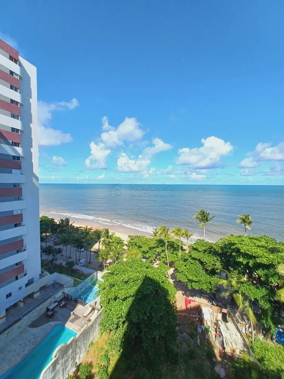 Seu Novo Lar no Centro: Apartamento no Emirates Tower com Excelente Localização!