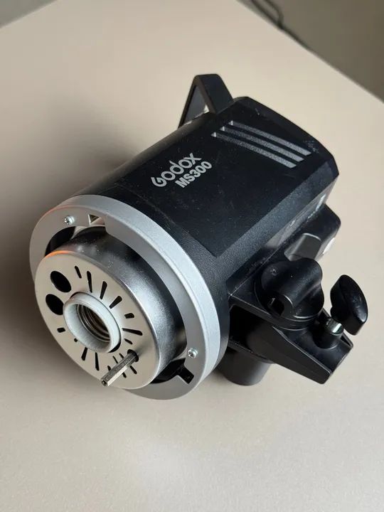 Flash Godox MS300