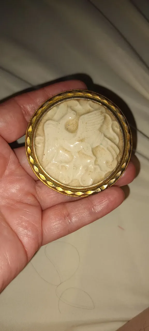 Broche Antigo com resina