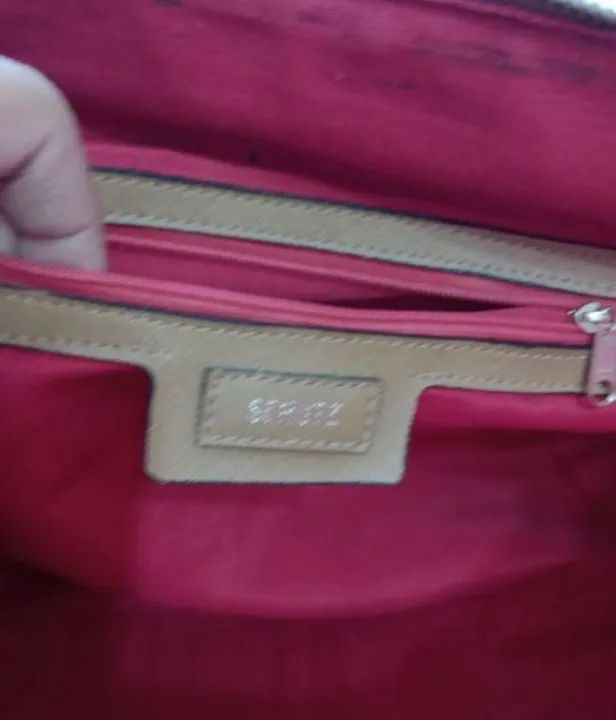 Bolsa de ombro feminina em couro bege - Foto 4