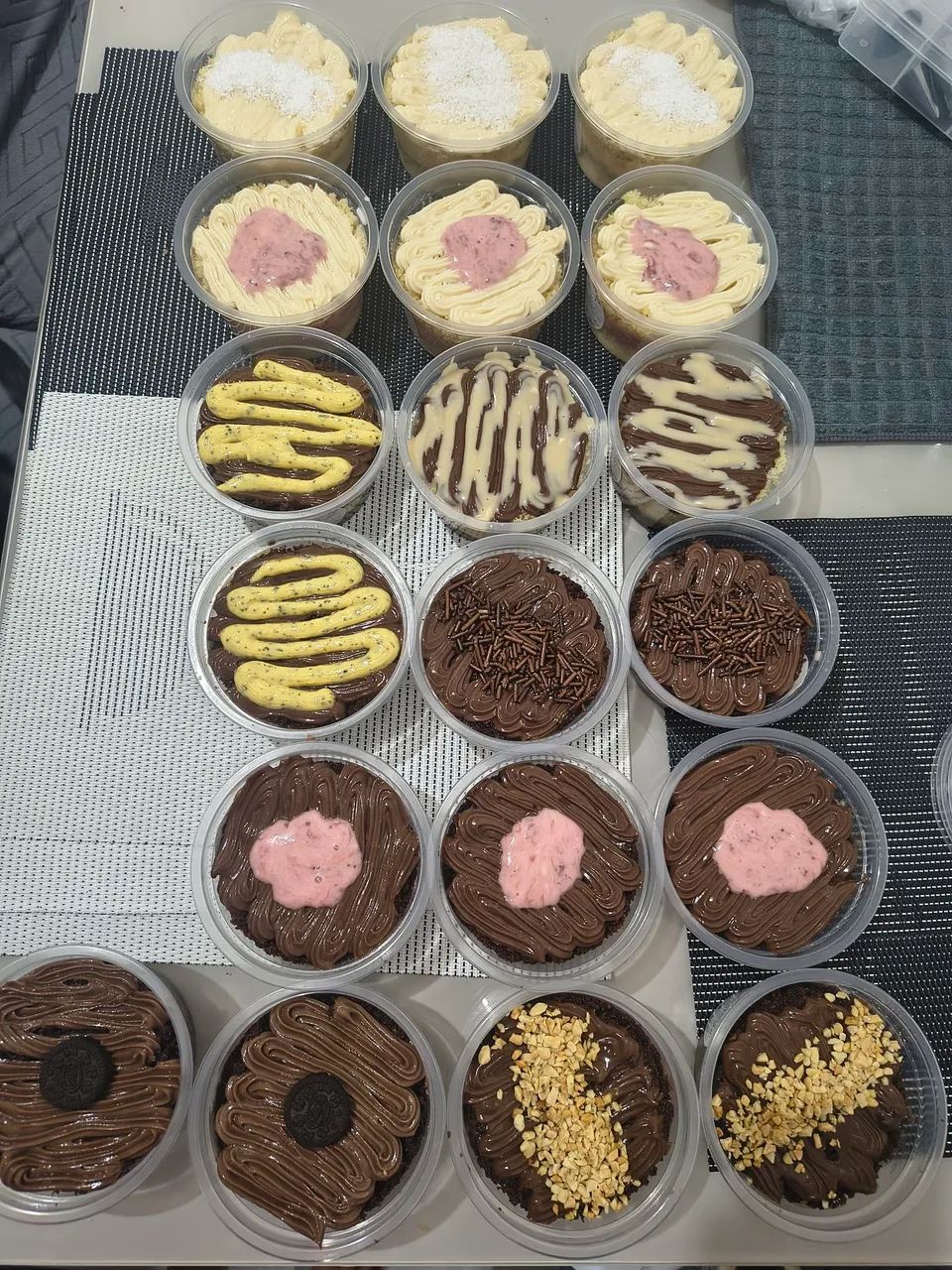 Temos morango cravejado e bolos no pote - Foto 5