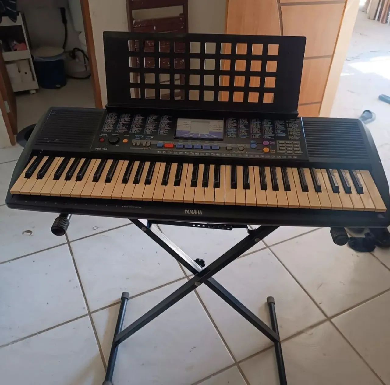 Teclado Yamaha usado - Foto 2