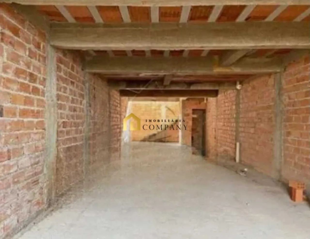 Vendo casa em construção, faltando acabamento. Está erguida e coberta - Foto 3