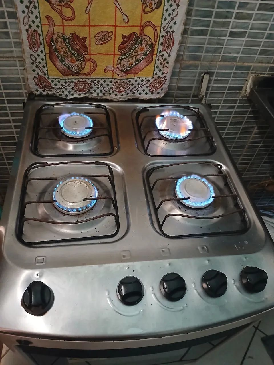 Fogao exelente todo bom fucionando as 4 bocas. E forno exelente - Foto 3