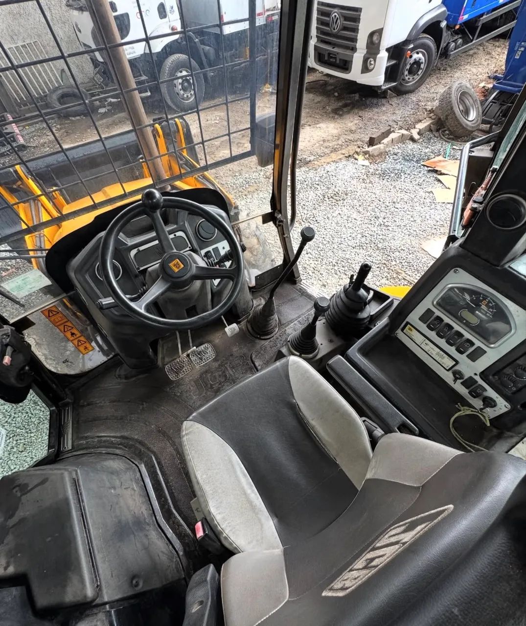 Retroescavadeira JCB 3CX 19/19 - Em até 120x - Foto 6