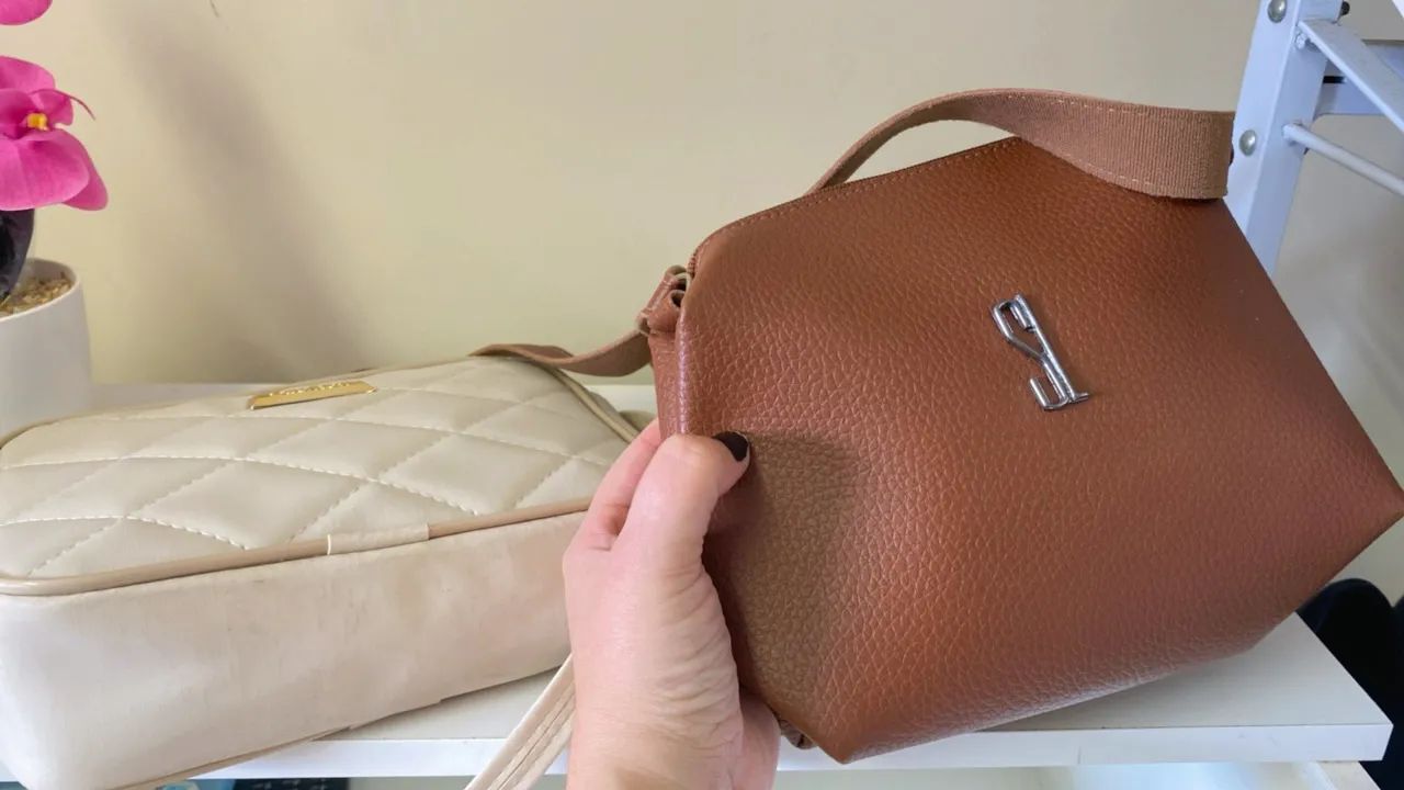 Vendo 3 bolsas lindas atoa novinhas  - Foto 4