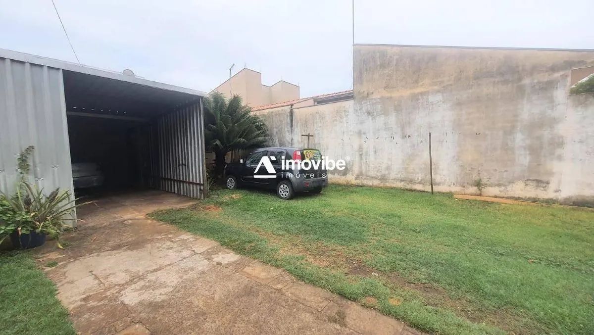 Casa Térrea com 2 Quartos e Suíte, sendo uma suíte, com 100m² Construídos, Excelente local - Foto 2
