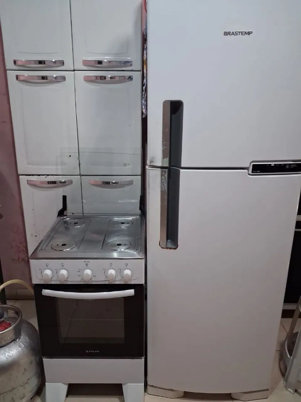 Vendo geladeira semi Nova 