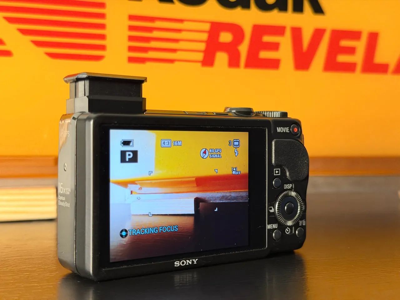 Sony Cybershot DSC-HX9V - 16.2mp e 16x de zoom - Câmeras e