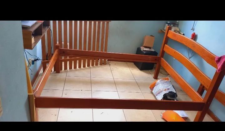 Cama de casal - madeira maciça