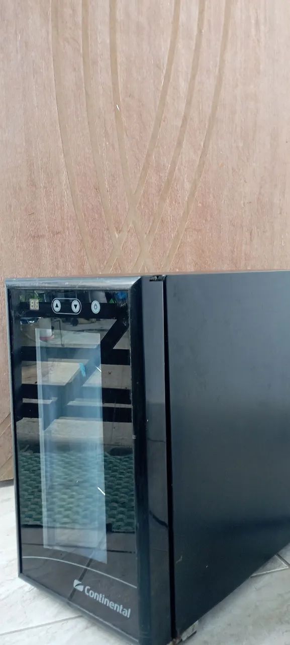 ADEGA CLIMATIZADORA Continental (Funciona Perfeitamente)