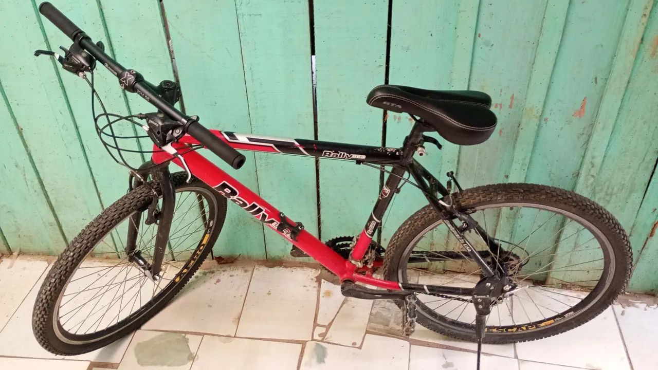 Bicicleta aro 26 semi nova 