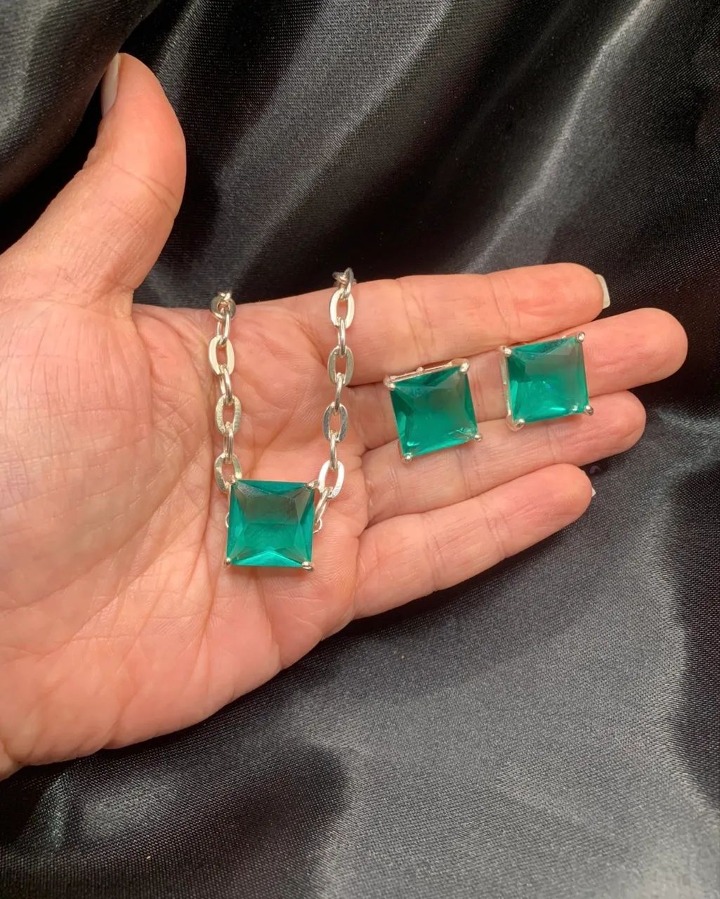Conjunto colar e brinco pedra verde zircônia  - Foto 4