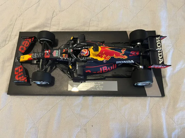 Oracle Red Bull Racing Rb18 2022 - Saudi Gp - Escala 1:18