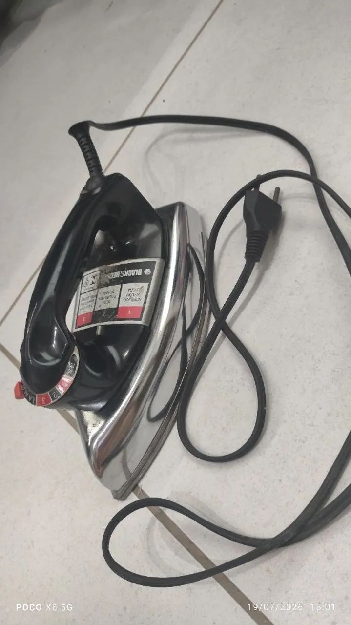 Ferro de passar Black and Decker clássico