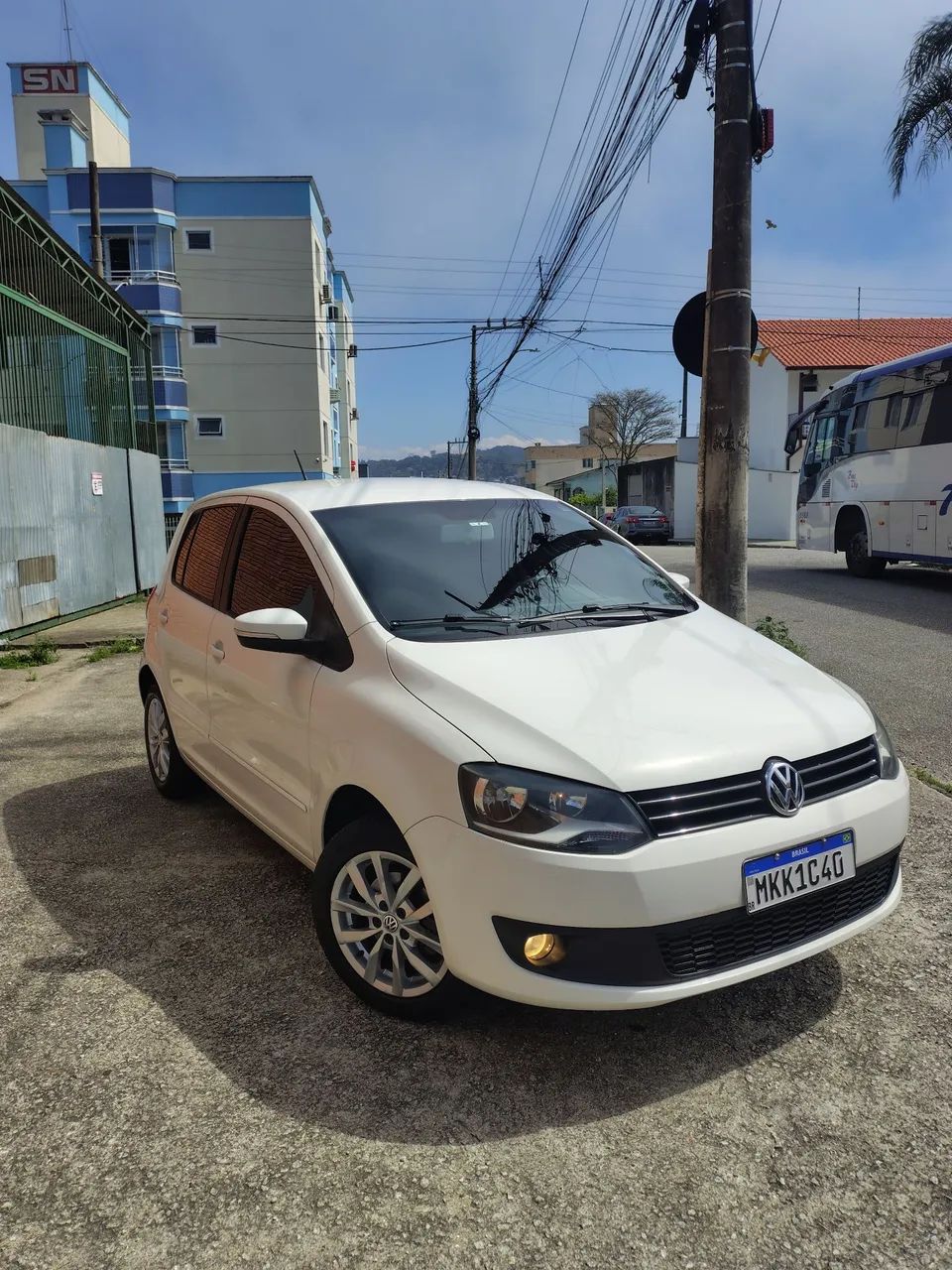 Volkswagen Fox 1.0 MI Total Flex 8V 5P 2014 - Foto 3