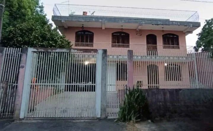 Sobrado triplex abaixo do preço 