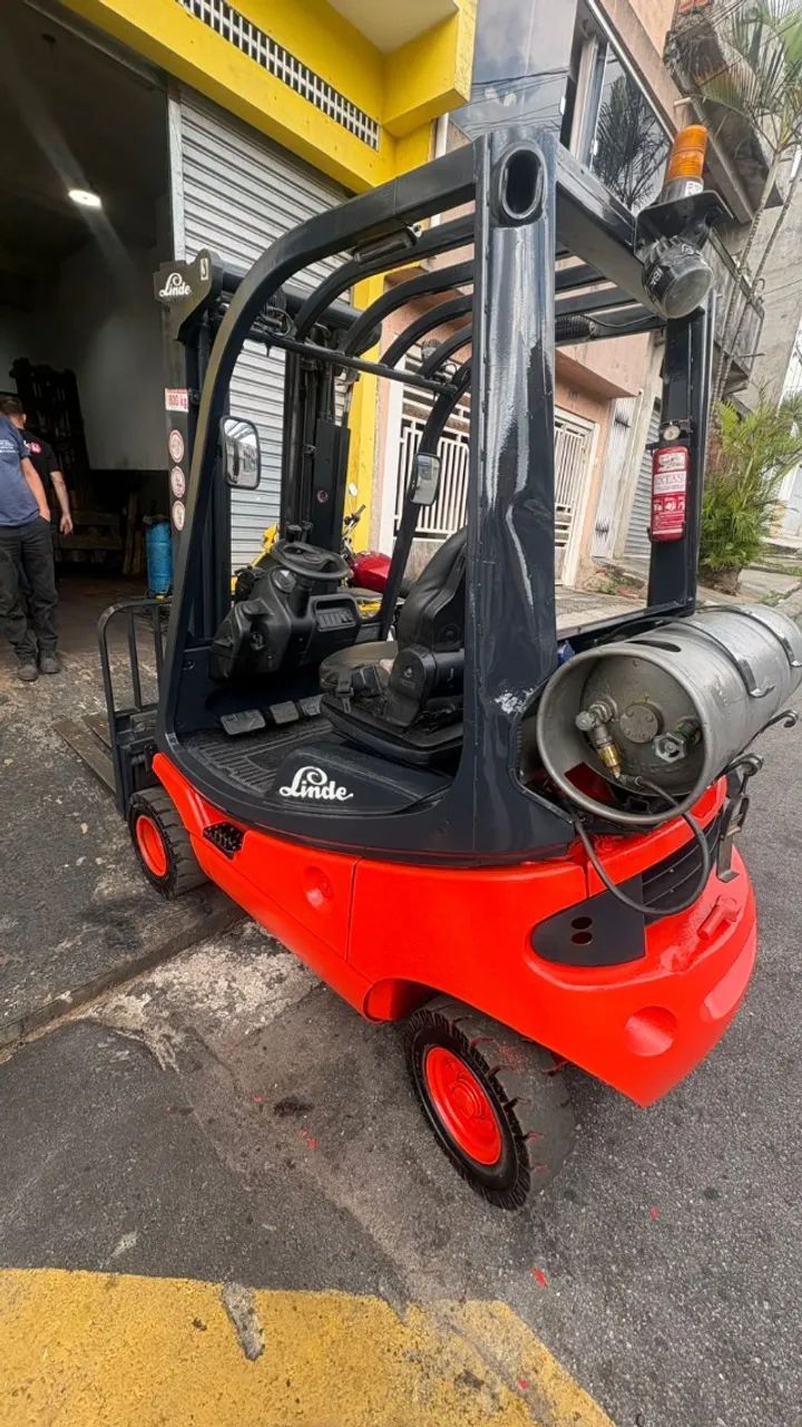 Empilhadeira Linde H18 | 1.800kg | Triplex 4,80m | Deslocador Lateral
