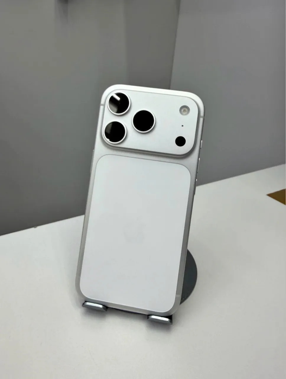 Apple iPhone 17 PRO MAX A3257 - 256GB - E-SIM - SILVER - Produto