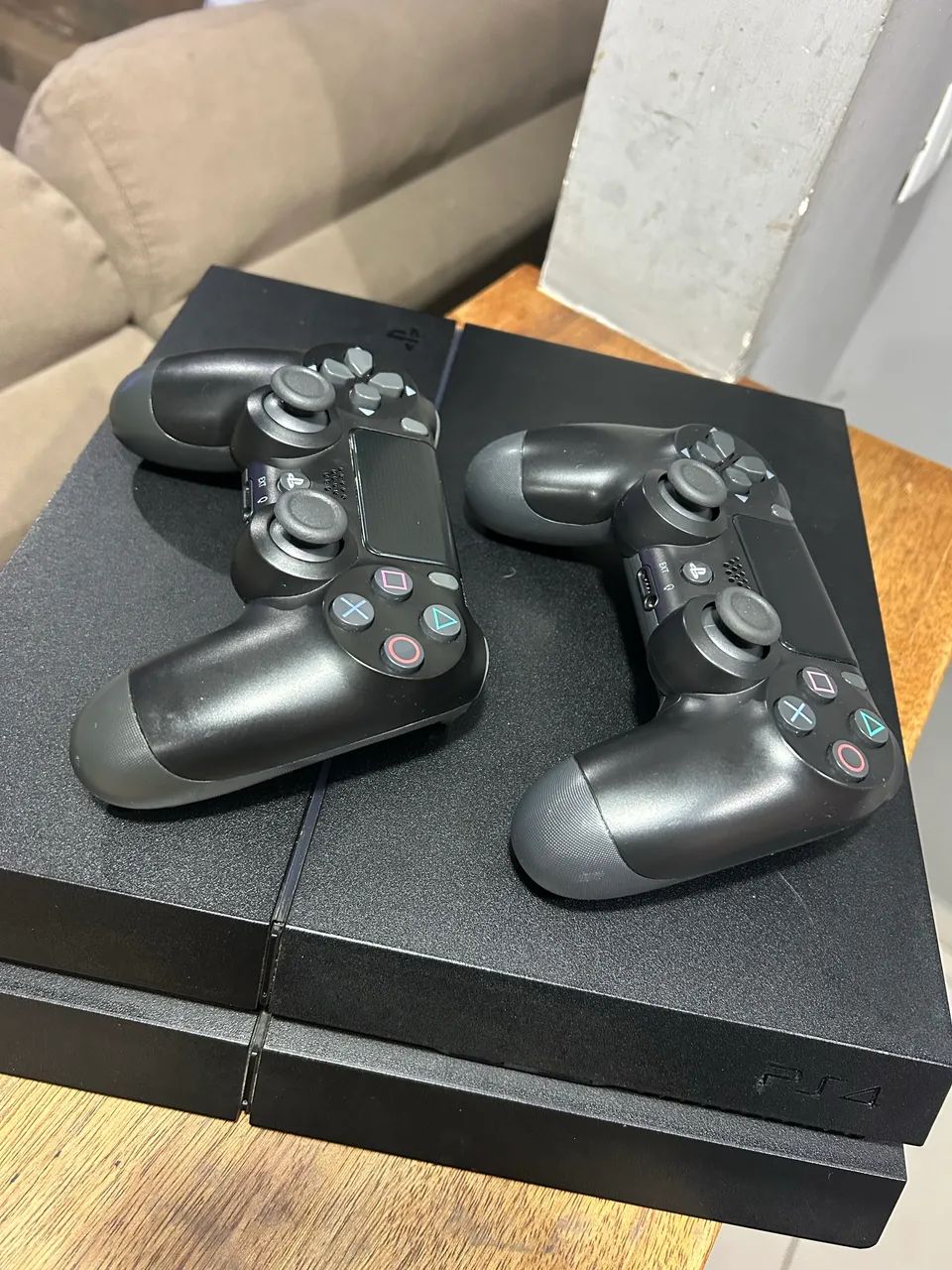 PS4 com 2 controles  - Foto 3