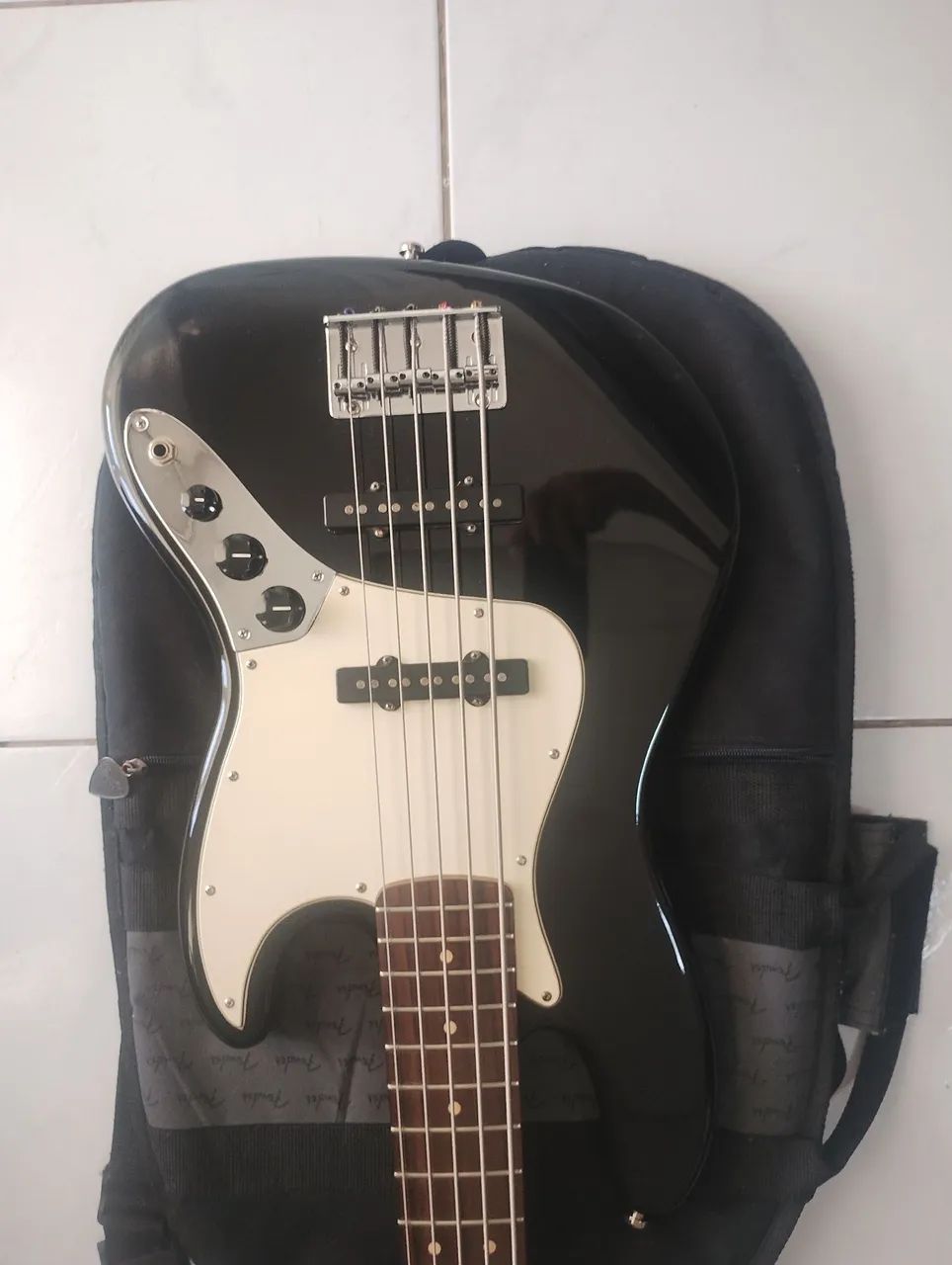 Baixo Fender Standard 5 cordas - Foto 2