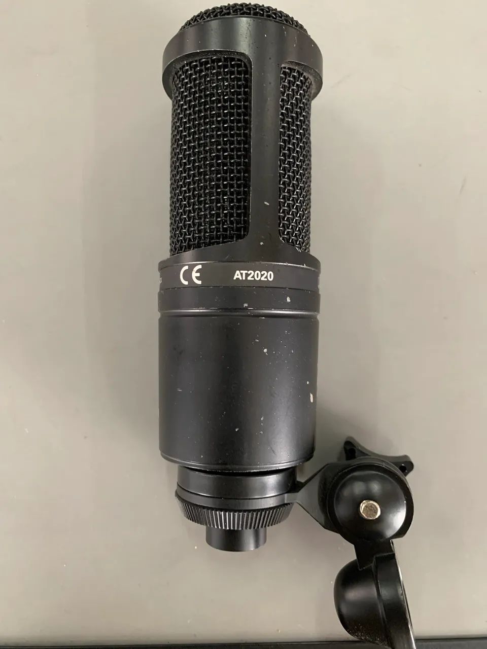 MICROFONE CONDENSADOR PROFISSIONAL AUDIO-TECHNICA AT2020