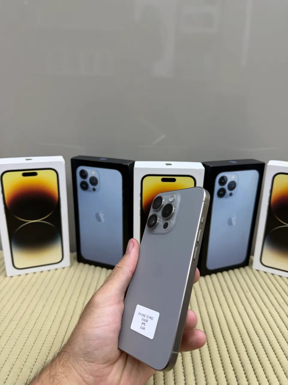 iPhone 15 Pro 256GB SIMフリー iOS26.1 Smartphone Apple iPhone 15 Pro 256GB Black Titanium - Peças para