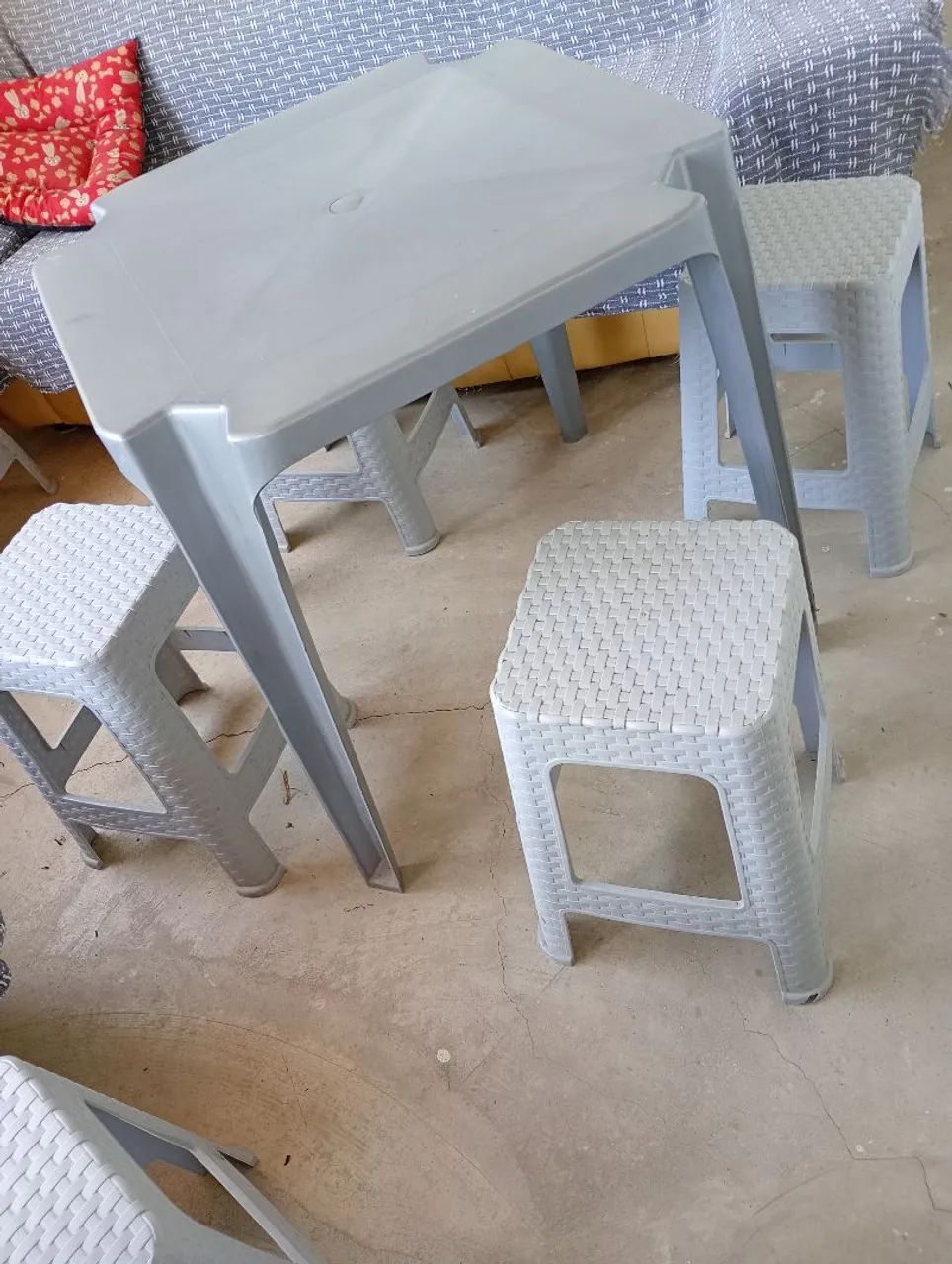 Mesa e banquetas  - Foto 2
