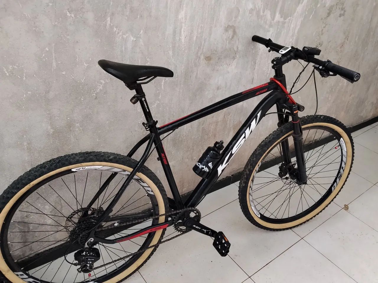 Bicicleta aro 29 ksw 9v freio hidráulico trava E K7 11/40