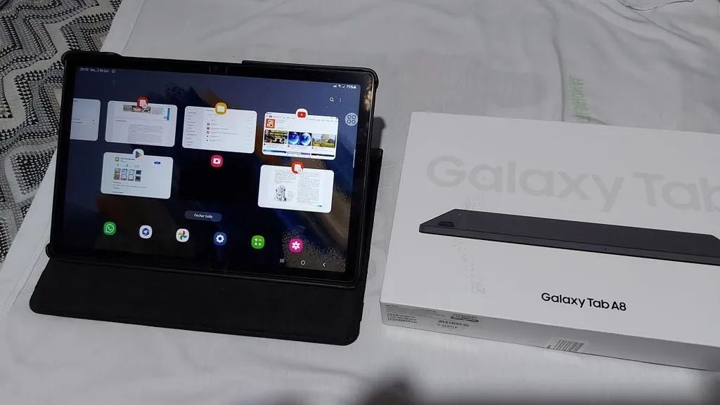 Tablet Samsung A8 semi novo 
