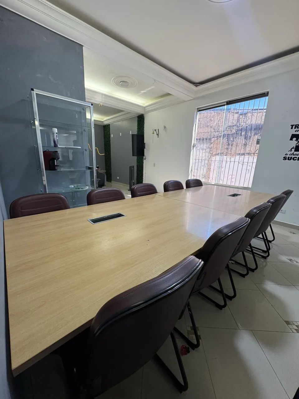 Mesa escritório 3,20 x 1,2 + 10 cadeiras de couro  - Foto 4