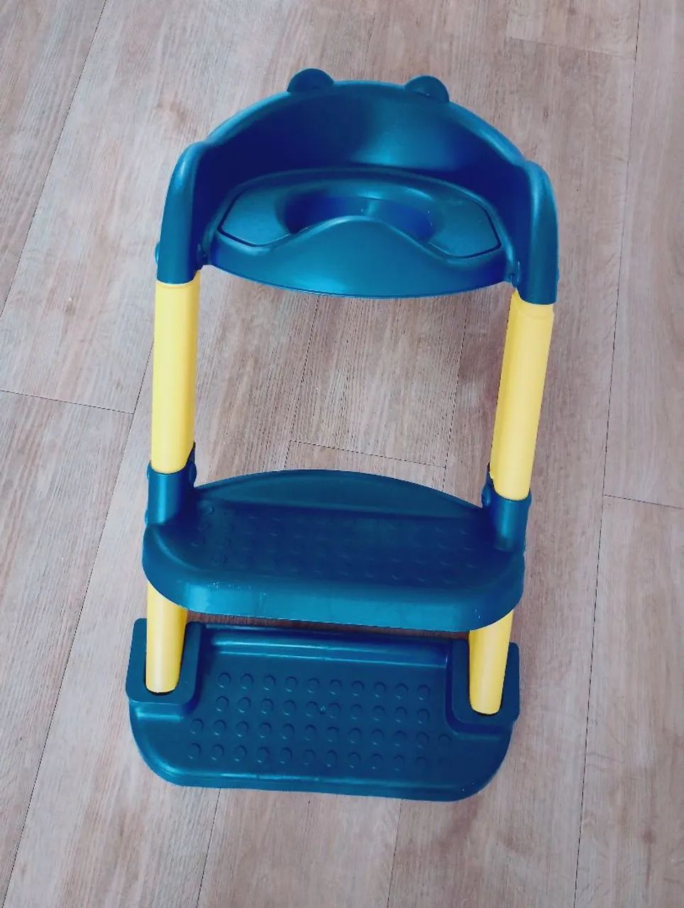 Assento redutor infantil com escada para vaso sanitário  - Foto 5