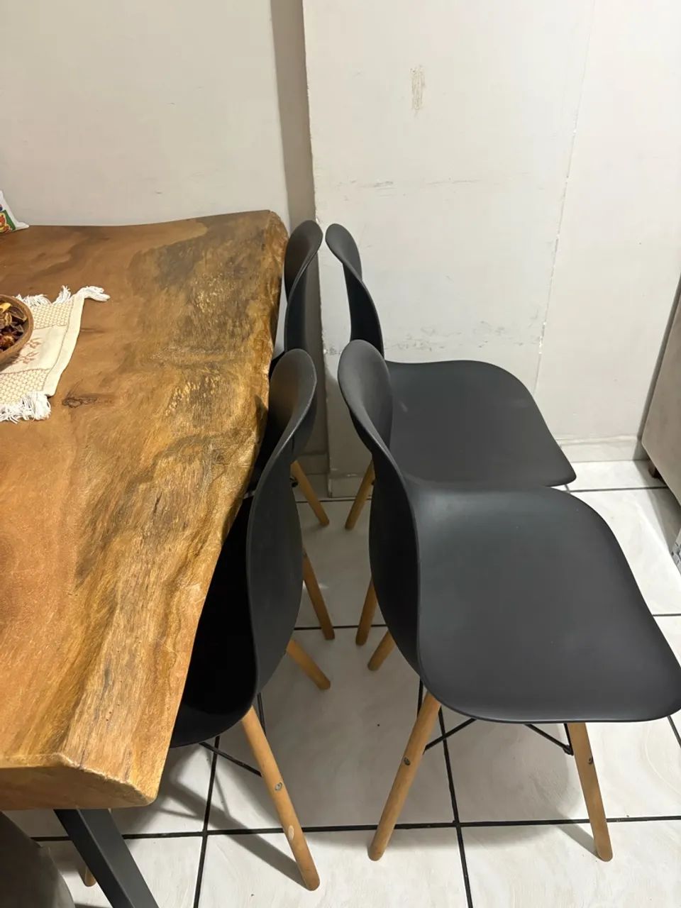 4 cadeiras pé palito preta, Charles Eames Eiffel. - Foto 2