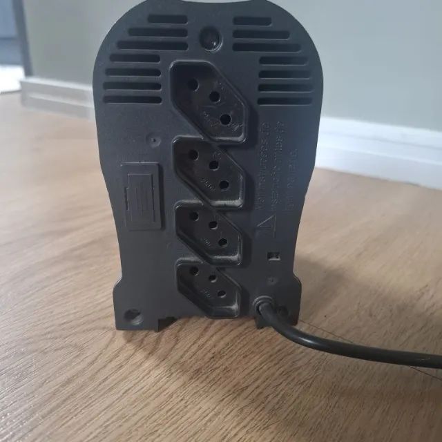 Estabilizador 110v com 3 tomadas e meia e fusível. - Foto 3