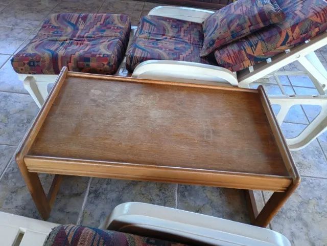 Vendo mesa de apoio em madeira maciça - Foto 2